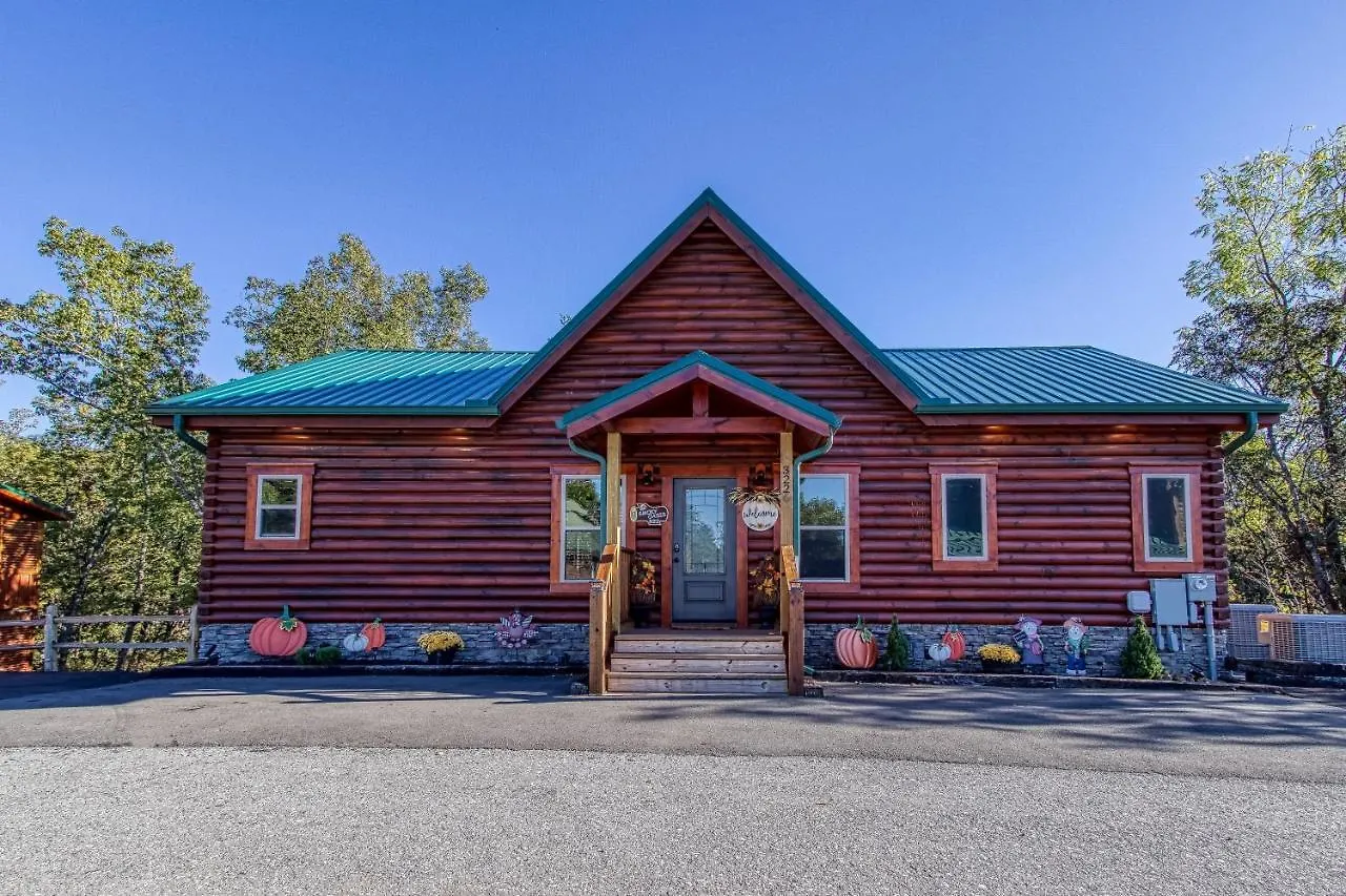 Ern822 - Smoky Oasis - Great Location, Private Indoor Heated Pool! *
