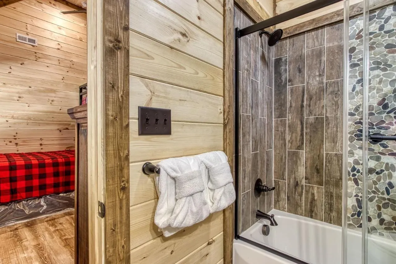 Casa de Férias Ern840 - Splashin' - Brand New With Indoor Pool! Great Location!