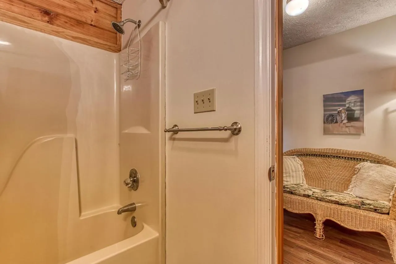 Er46 - Cherith Brook - Great Location, Just Across From Swimming Pool! Holiday home Pigeon Forge