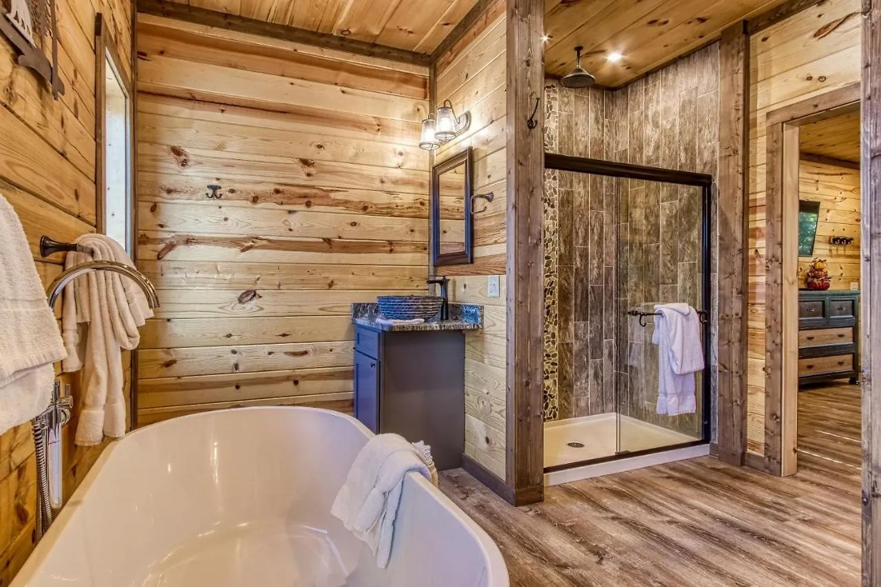 Ern822 - Smoky Oasis - Great Location, Private Indoor Heated Pool! Semesterbostad *