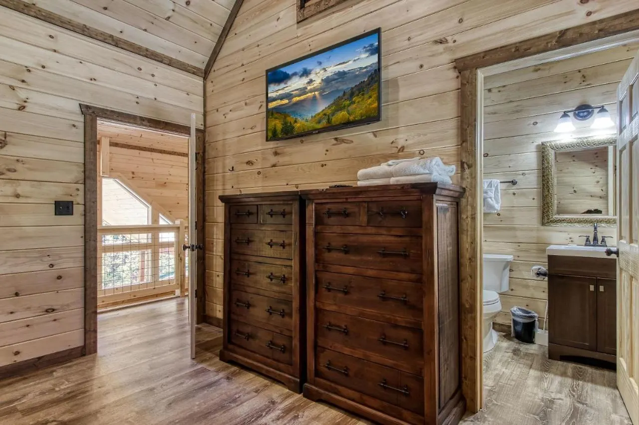 Ern840 - Splashin' - Brand New With Indoor Pool! Great Location! Pigeon Forge