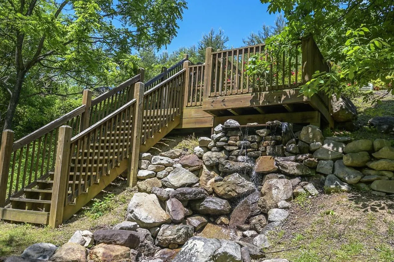 Ern832 - Lakeside Hideaway - Great Location! Close To The Action! Сasa de vacaciones *
