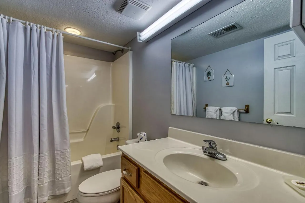 아파트 Colonial Crest 110 - Great Location! - Walk To Town!