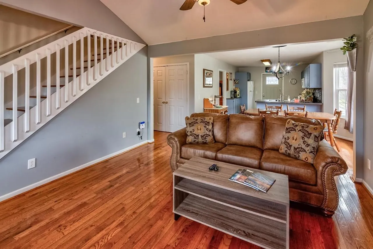 A Perfect Vacation Spot Close To Everything In Sevier County! بيت للعطل