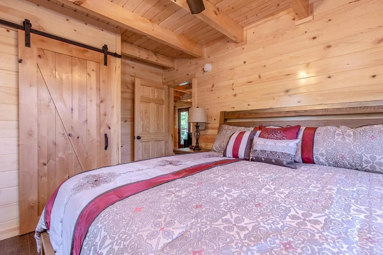Pure Indulgence, 2 Bedrooms, Hot Tub, Pool Access, Theater Room, Sleeps 10 Vakantiehuis