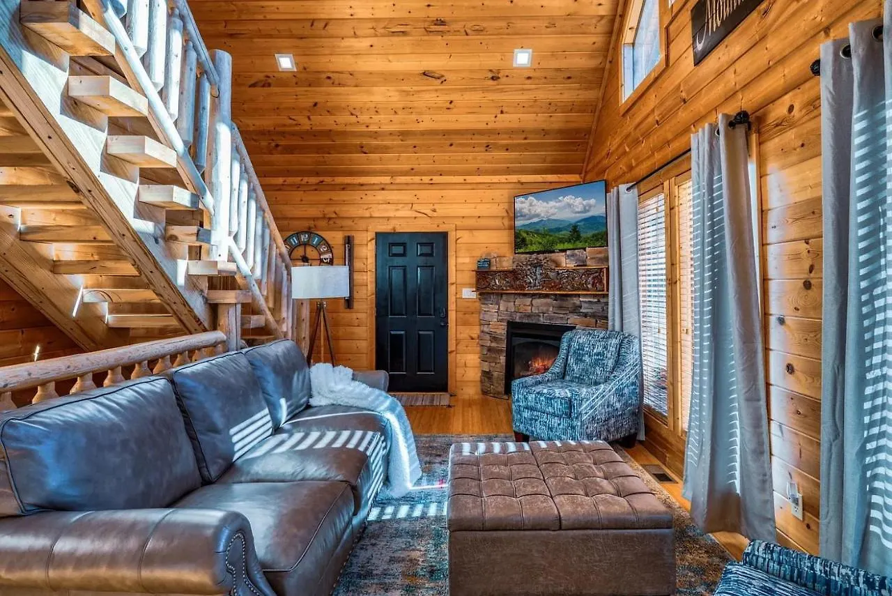 Pine Haven Hollow, Hot Tub, Game Room, Wifi, 1089 Free Tickets Each Paid Day, Dollywood And