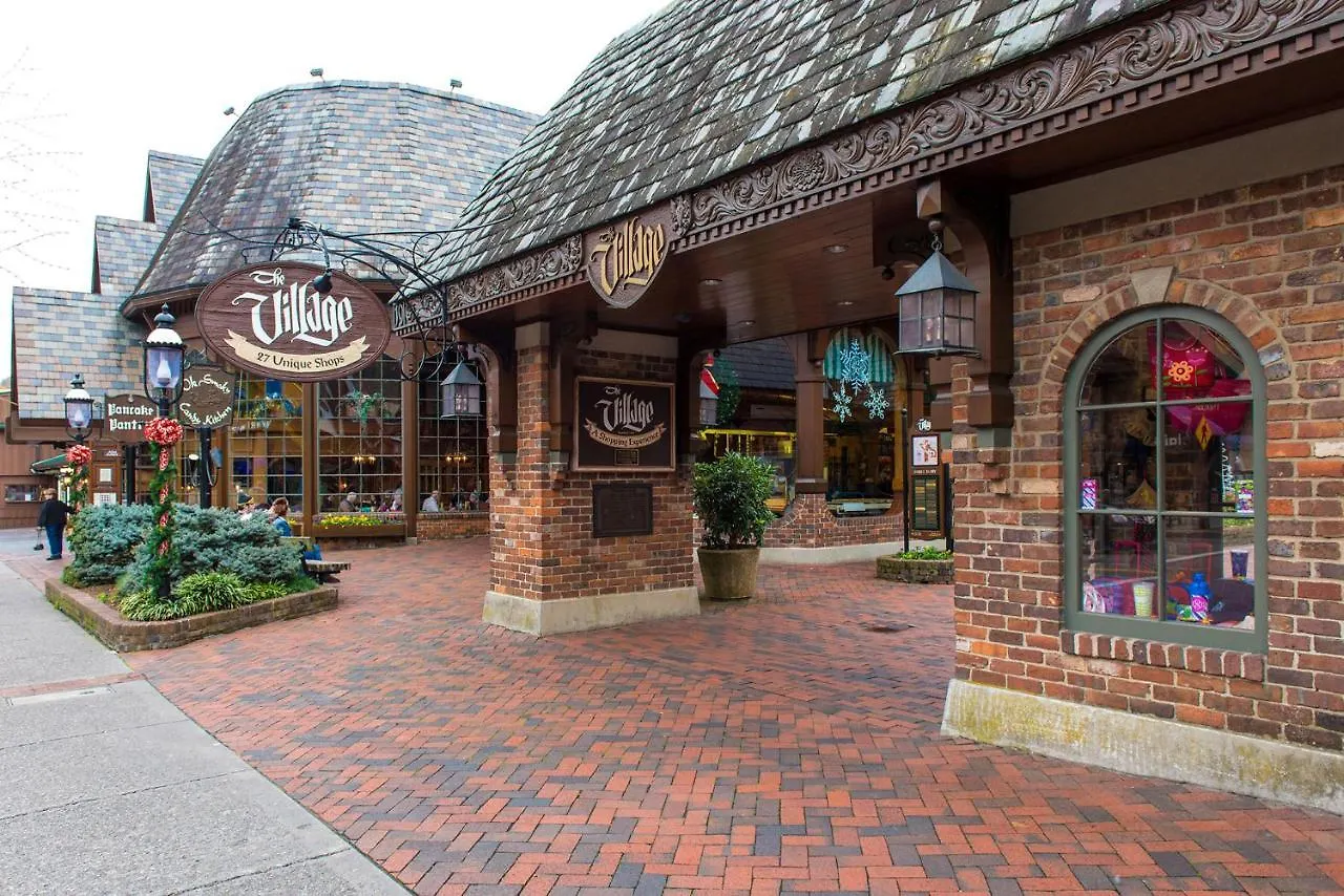 Pure Indulgence, 2 Bedrooms, Hot Tub, Pool Access, Theater Room, Sleeps 10 Vakantiehuis Pigeon Forge