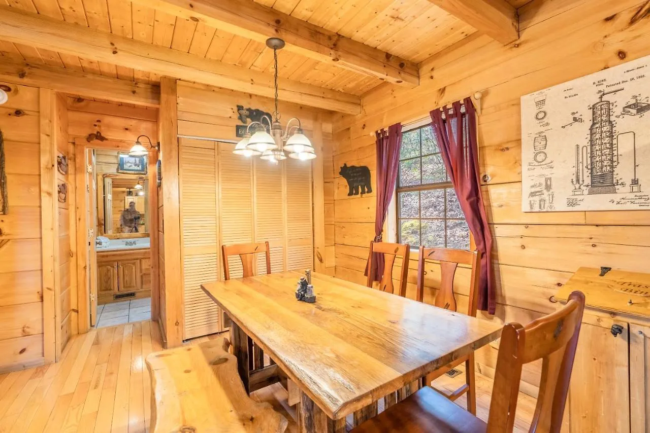 Moonshine Ridge With Hot Tub And Fire Pit Pigeon Forge