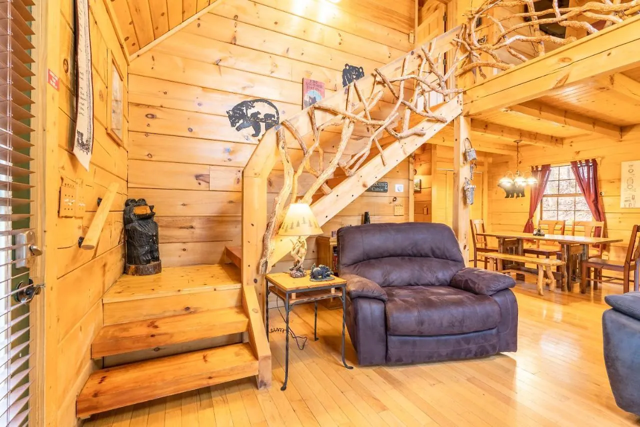 Moonshine Ridge With Hot Tub And Fire Pit Holiday home Pigeon Forge