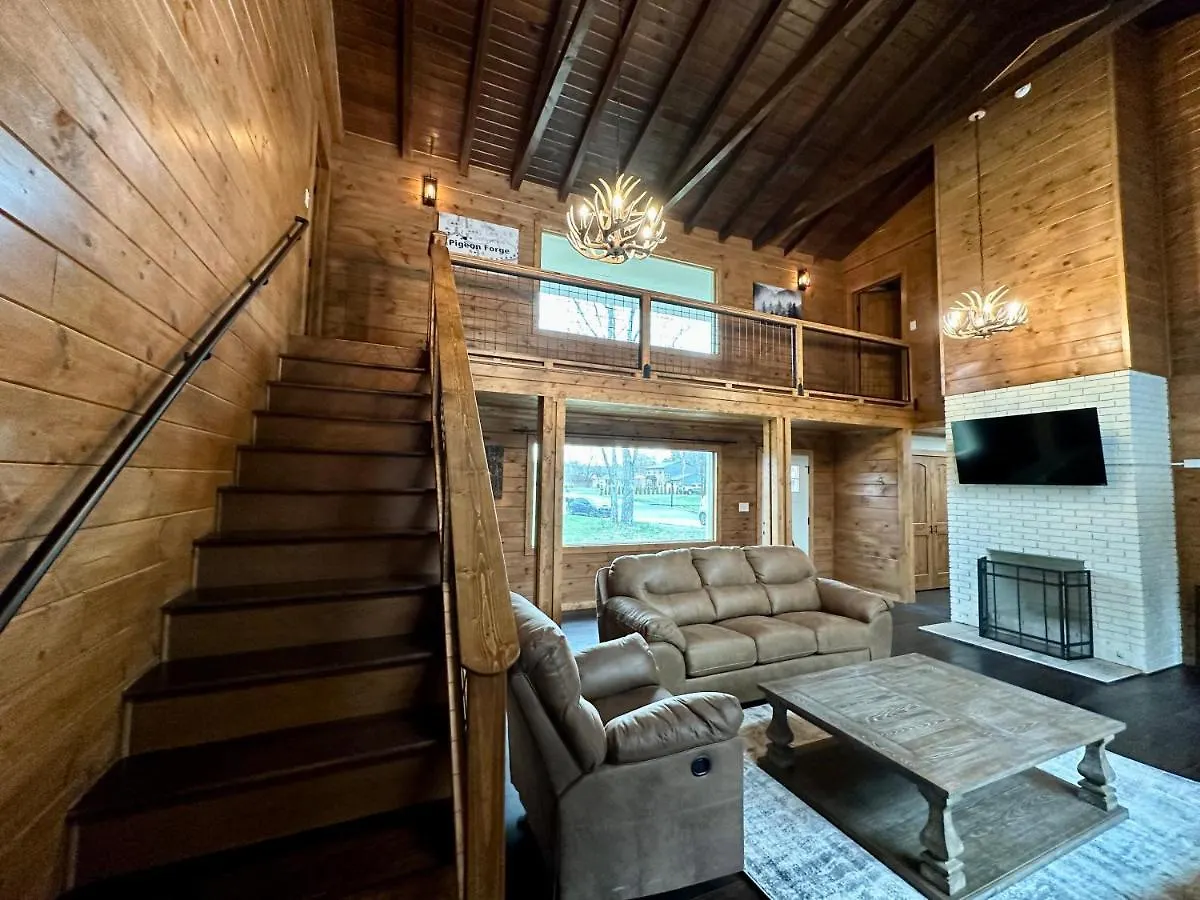 Holiday home Creekfront Lodge: Brand New! Pigeon Forge