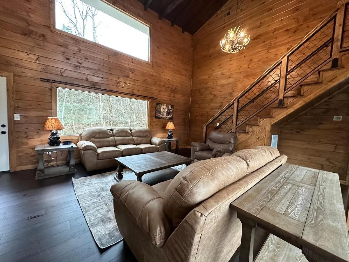 Creekfront Lodge: Brand New! Holiday home *