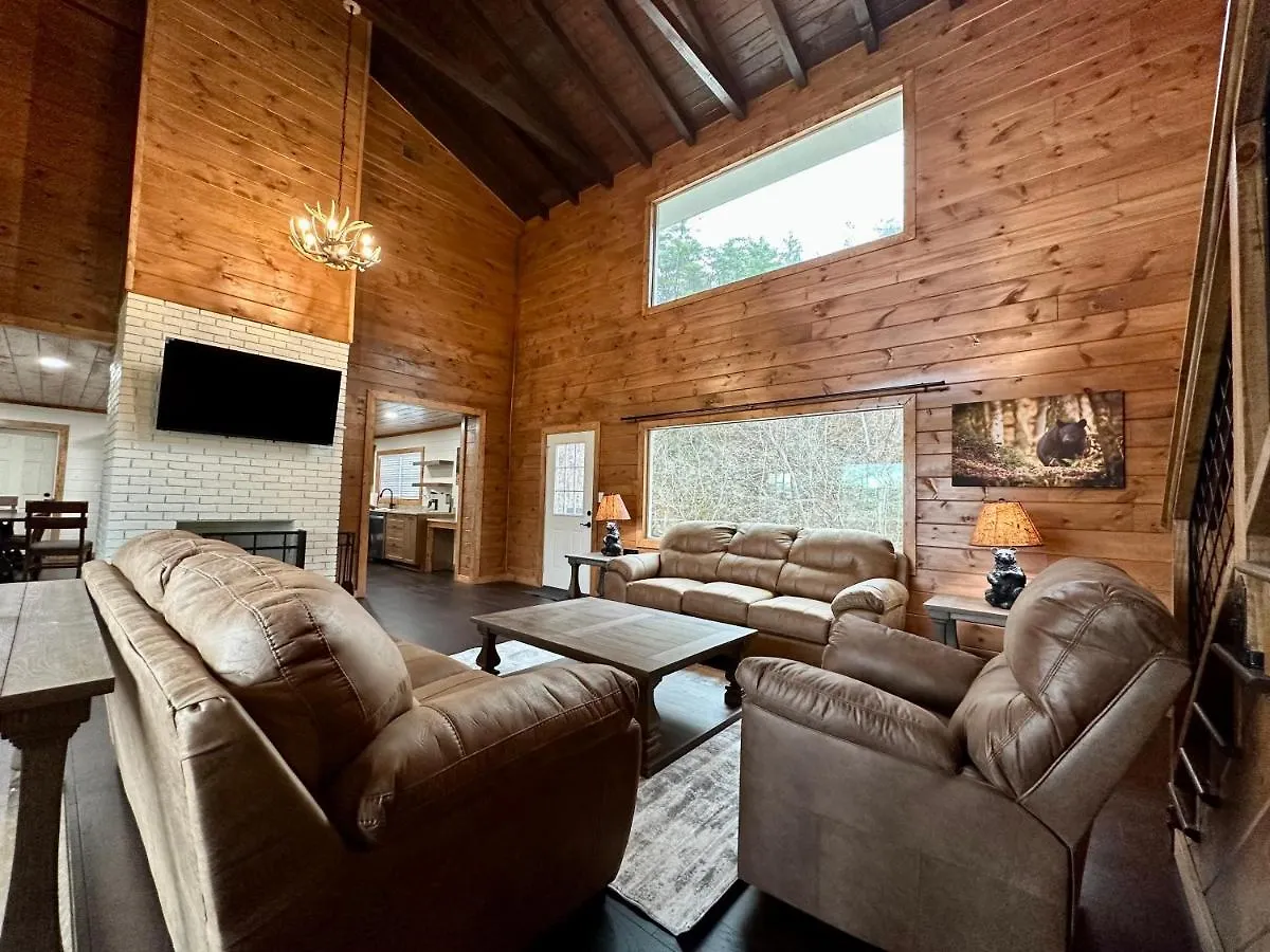 Creekfront Lodge: Brand New! Pigeon Forge