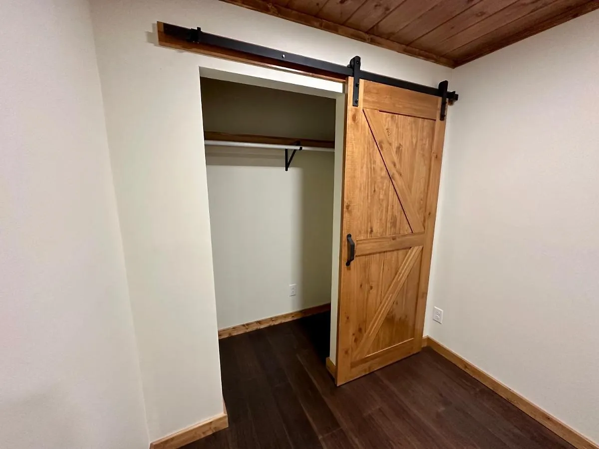 Creekfront Lodge: Brand New! Holiday home *
