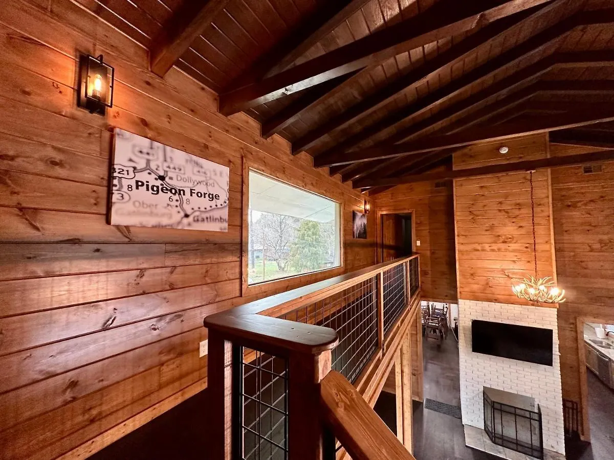 Holiday home Creekfront Lodge: Brand New!