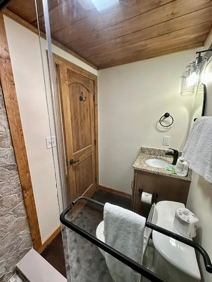 Holiday home Creekfront Lodge: Brand New! Pigeon Forge