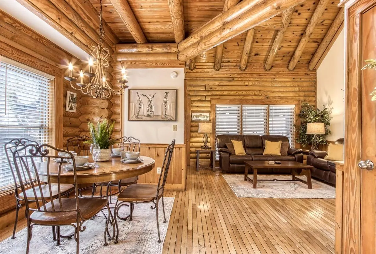 Newly Renovated Perfect 2 Bedroom W Indoor Jacuzzies, Hot Tub, Pool, Sauna, Golf! Villa