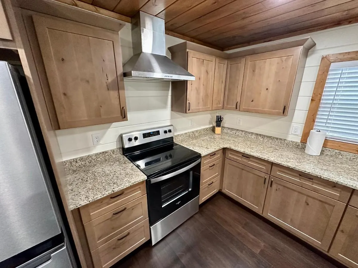 Holiday home Creekfront Lodge: Brand New!