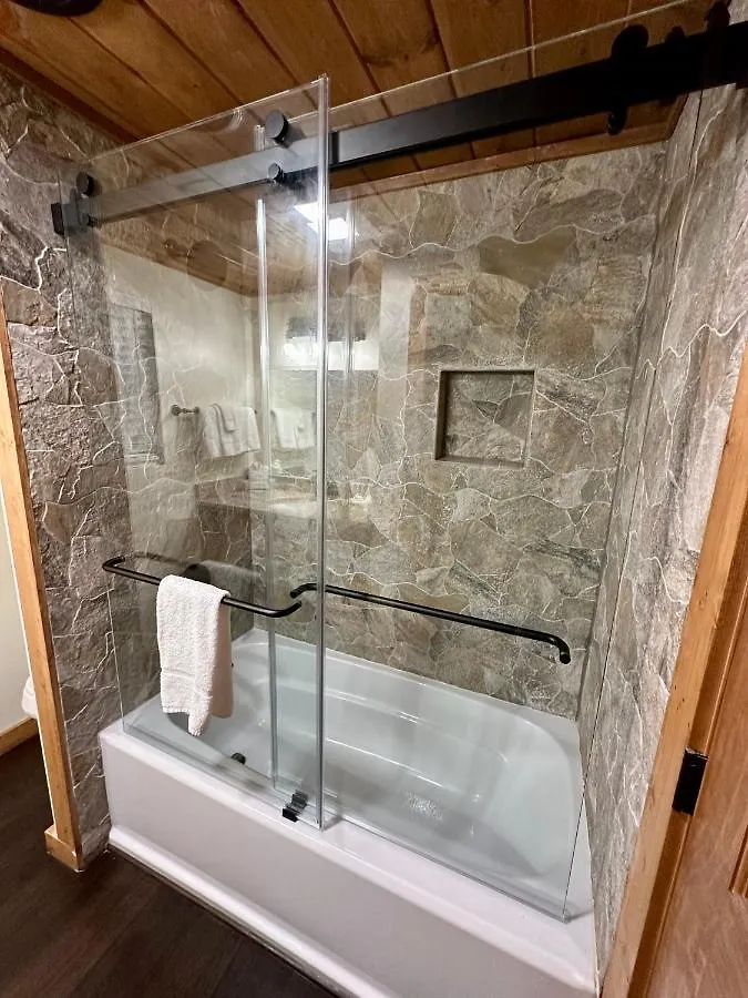 Holiday home Creekfront Lodge: Brand New! *