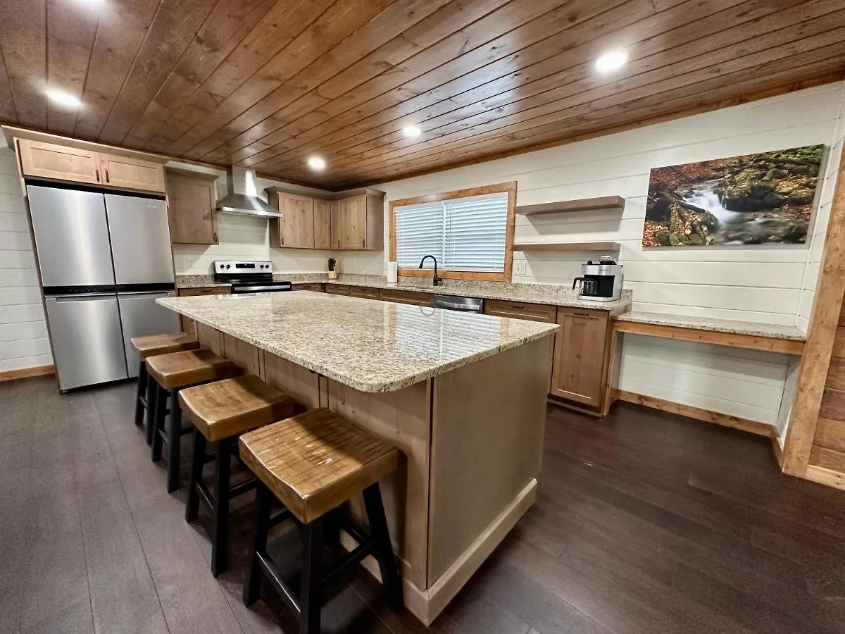Creekfront Lodge: Brand New! * Pigeon Forge