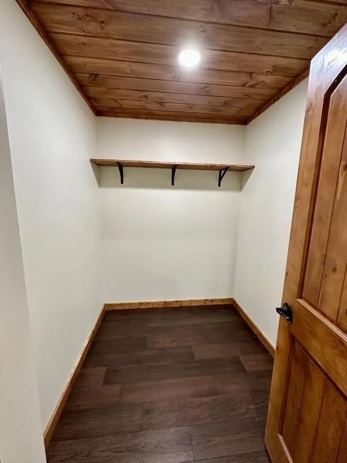 Holiday home Creekfront Lodge: Brand New! *