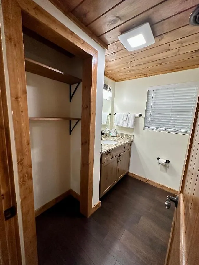Creekfront Lodge: Brand New! * Pigeon Forge