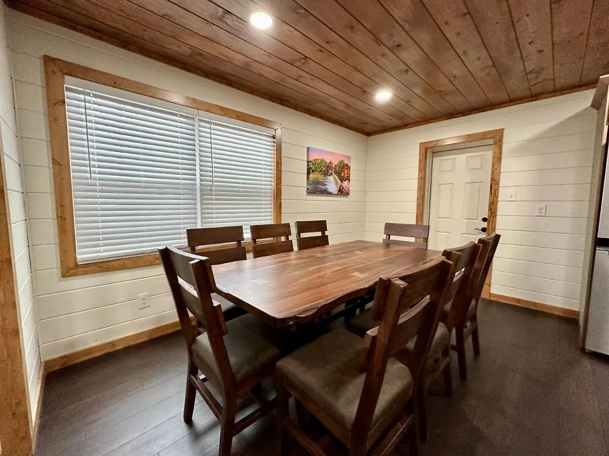 Holiday home Creekfront Lodge: Brand New! *