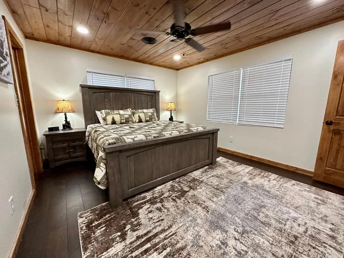 Creekfront Lodge: Brand New! * Pigeon Forge