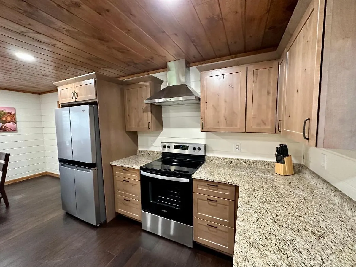 Creekfront Lodge: Brand New! * Pigeon Forge
