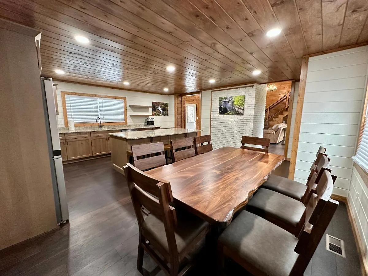 Creekfront Lodge: Brand New! * Pigeon Forge