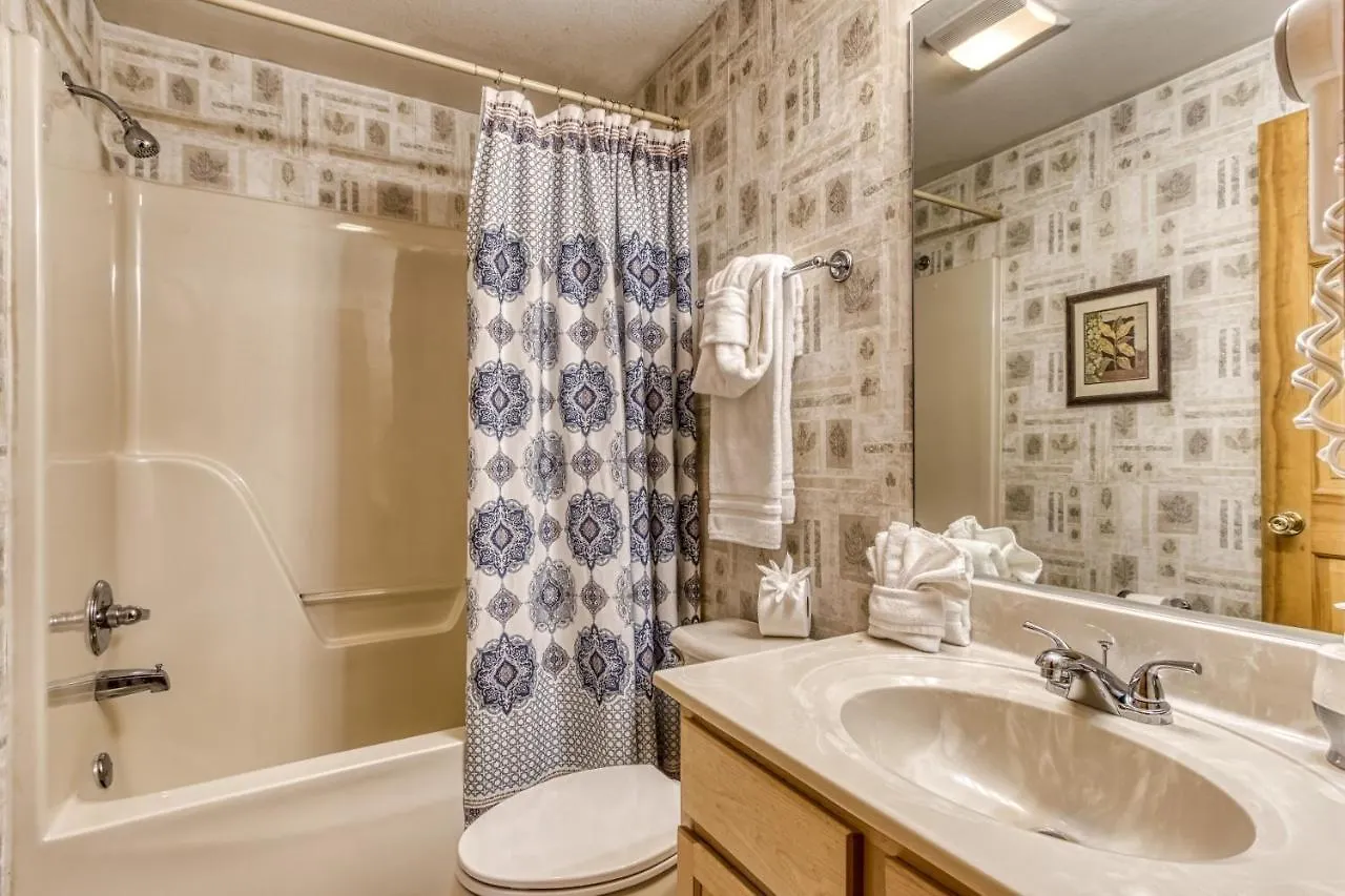 Newly Renovated Perfect 2 Bedroom W Indoor Jacuzzies, Hot Tub, Pool, Sauna, Golf! Villa