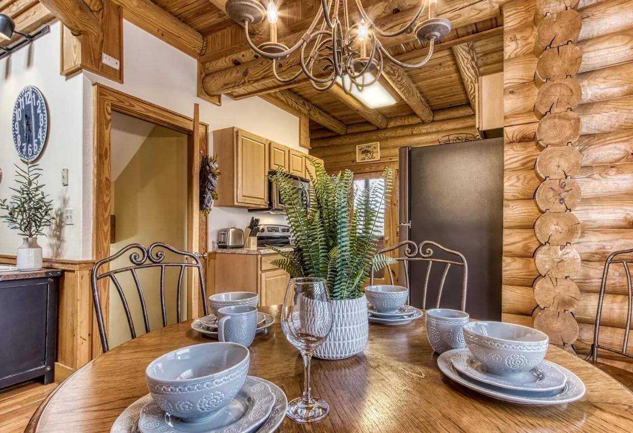 Newly Renovated Perfect 2 Bedroom W Indoor Jacuzzies, Hot Tub, Pool, Sauna, Golf!