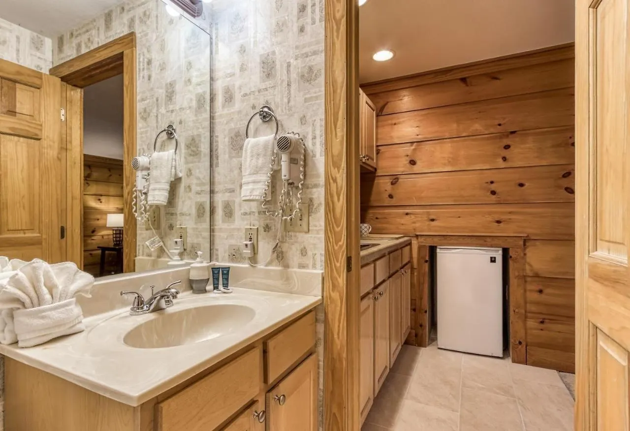 Newly Renovated Perfect 2 Bedroom W Indoor Jacuzzies, Hot Tub, Pool, Sauna, Golf!