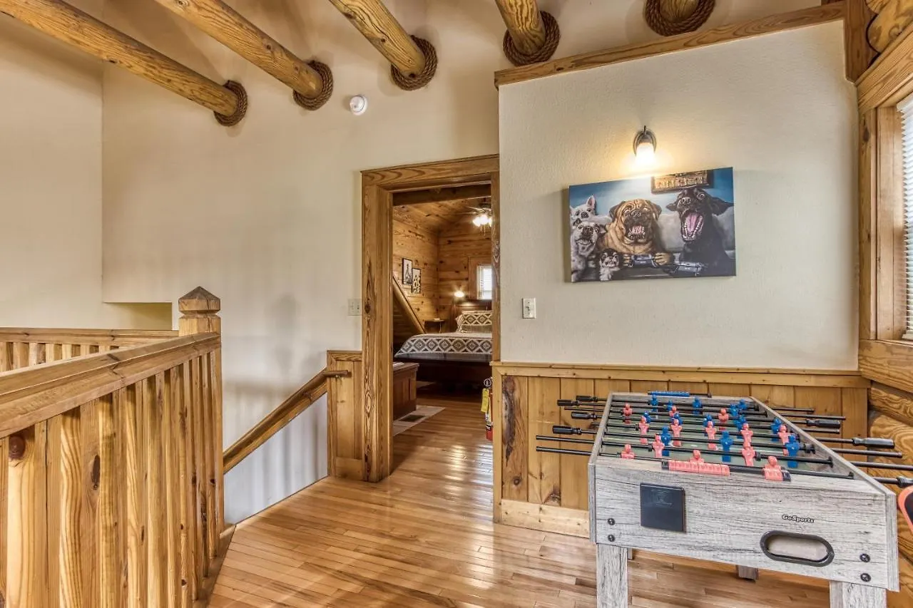 Newly Renovated Perfect 2 Bedroom W Indoor Jacuzzies, Hot Tub, Pool, Sauna, Golf! Villa
