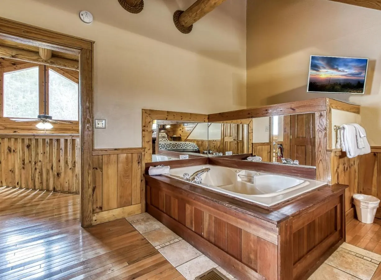 Newly Renovated Perfect 2 Bedroom W Indoor Jacuzzies, Hot Tub, Pool, Sauna, Golf! *