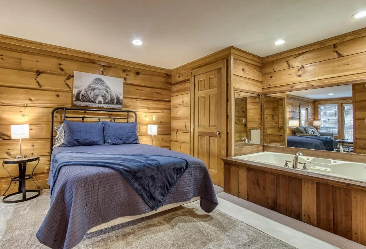 Newly Renovated Perfect 2 Bedroom W Indoor Jacuzzies, Hot Tub, Pool, Sauna, Golf! Villa