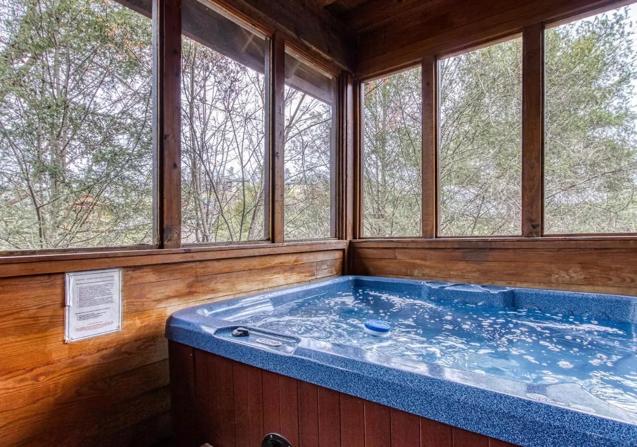 Newly Renovated Perfect 2 Bedroom W Indoor Jacuzzies, Hot Tub, Pool, Sauna, Golf! Villa Pigeon Forge