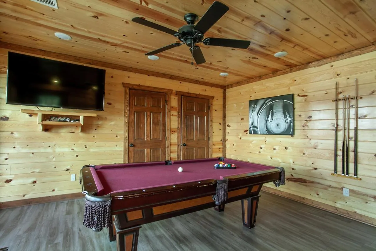 Pool And Game In Stunning Mountain Tatil Evi Pigeon Forge