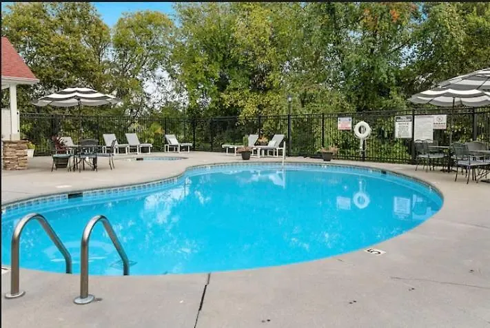 Bandit's Riverfront Retreat - Mountain View- Condo-fishing-balcony-fireplace-great Location! Apartment Pigeon Forge