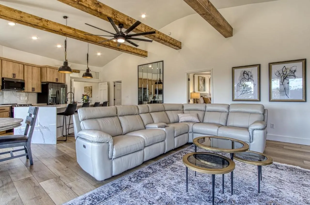 펜션 Mountain Valley Revival - Brand New Renovations, Close To Town, Panoramic Mountain Views!!