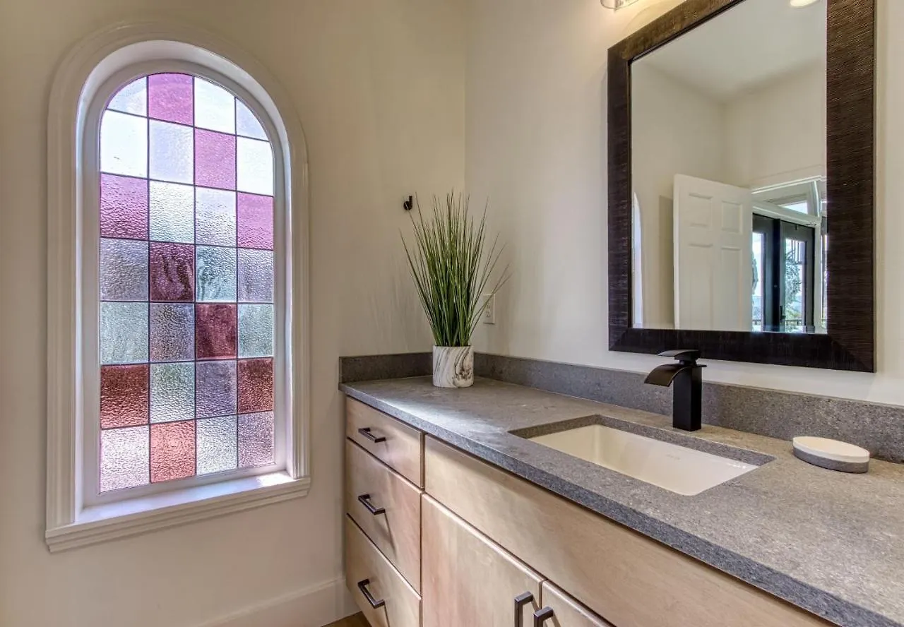 Mountain Valley Revival - Brand New Renovations, Close To Town, Panoramic Mountain Views!! 펜션 *