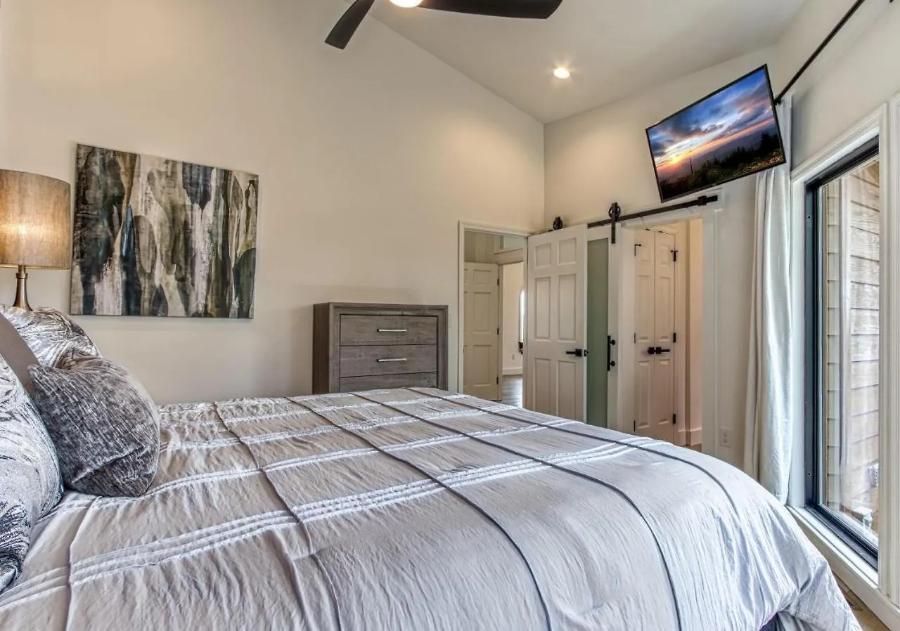 펜션 Mountain Valley Revival - Brand New Renovations, Close To Town, Panoramic Mountain Views!!