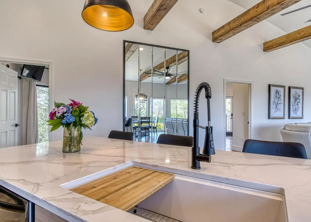 Mountain Valley Revival - Brand New Renovations, Close To Town, Panoramic Mountain Views!! 비둘기 포지