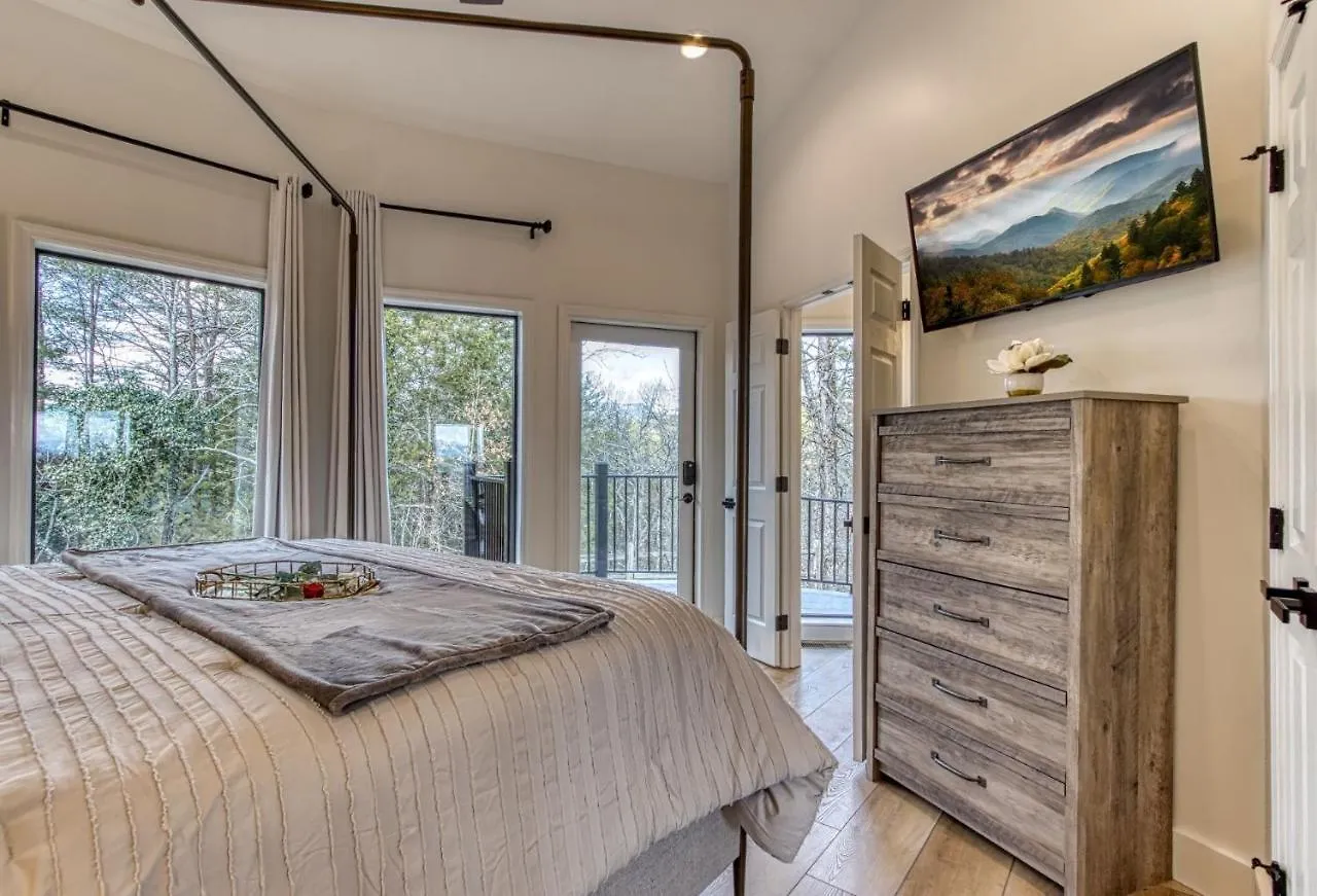 Mountain Valley Revival - Brand New Renovations, Close To Town, Panoramic Mountain Views!! 펜션 *