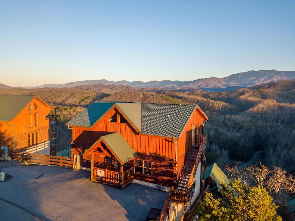 Highland Plunge Villa Pigeon Forge