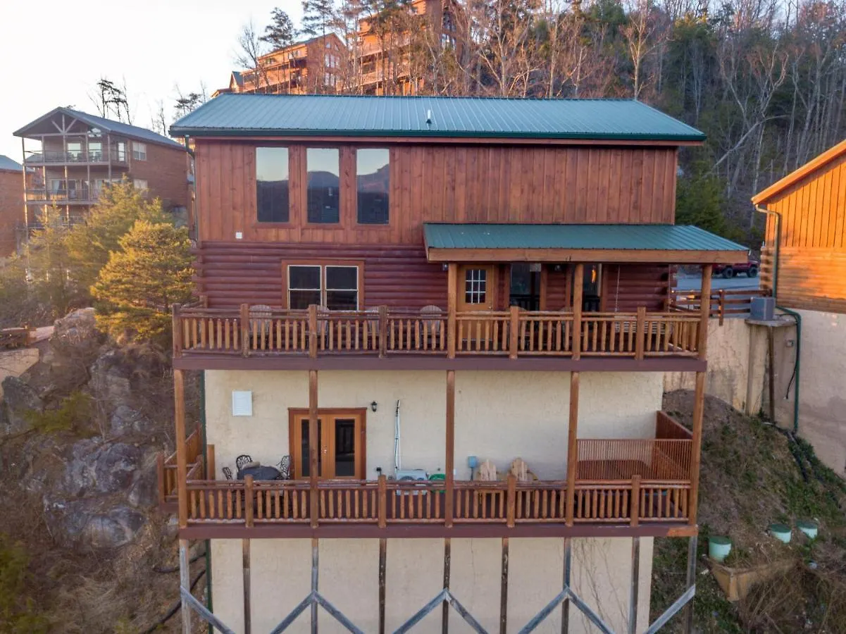 Villa Highland Plunge *
