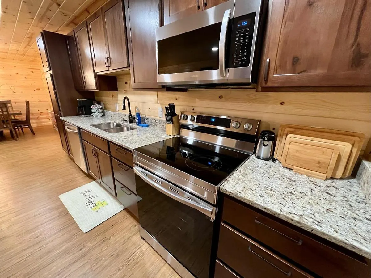 The Hitching Post: Spacious 5br/4ba Rancher