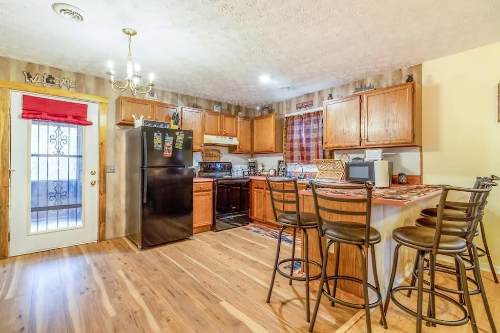 Tatil Evi King Bed Pet Friendly Smart Lock Pigeon Forge