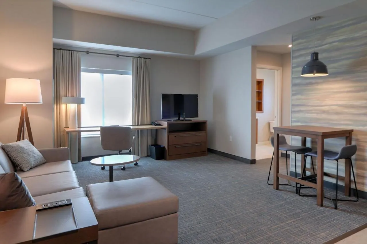 By Marriott Hotell