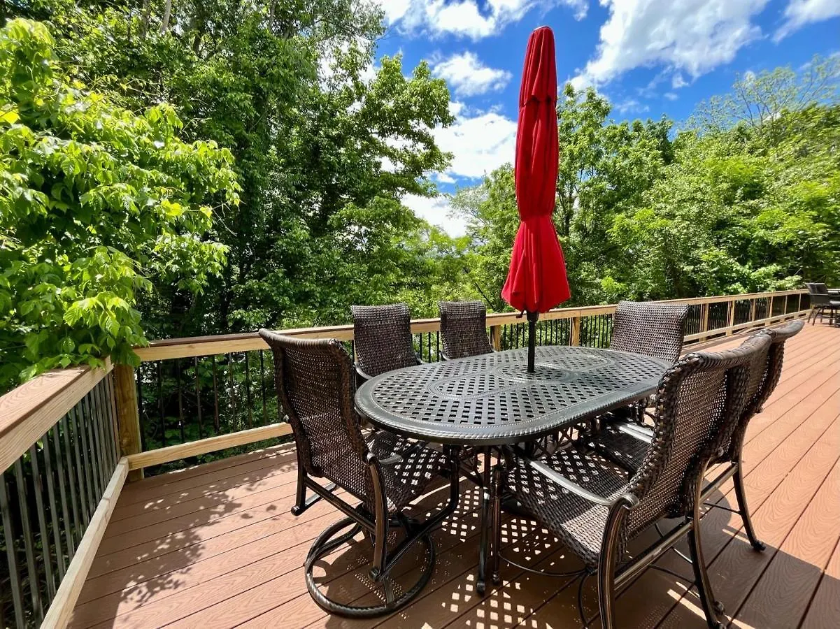 The Hitching Post: Spacious 5br/4ba Rancher