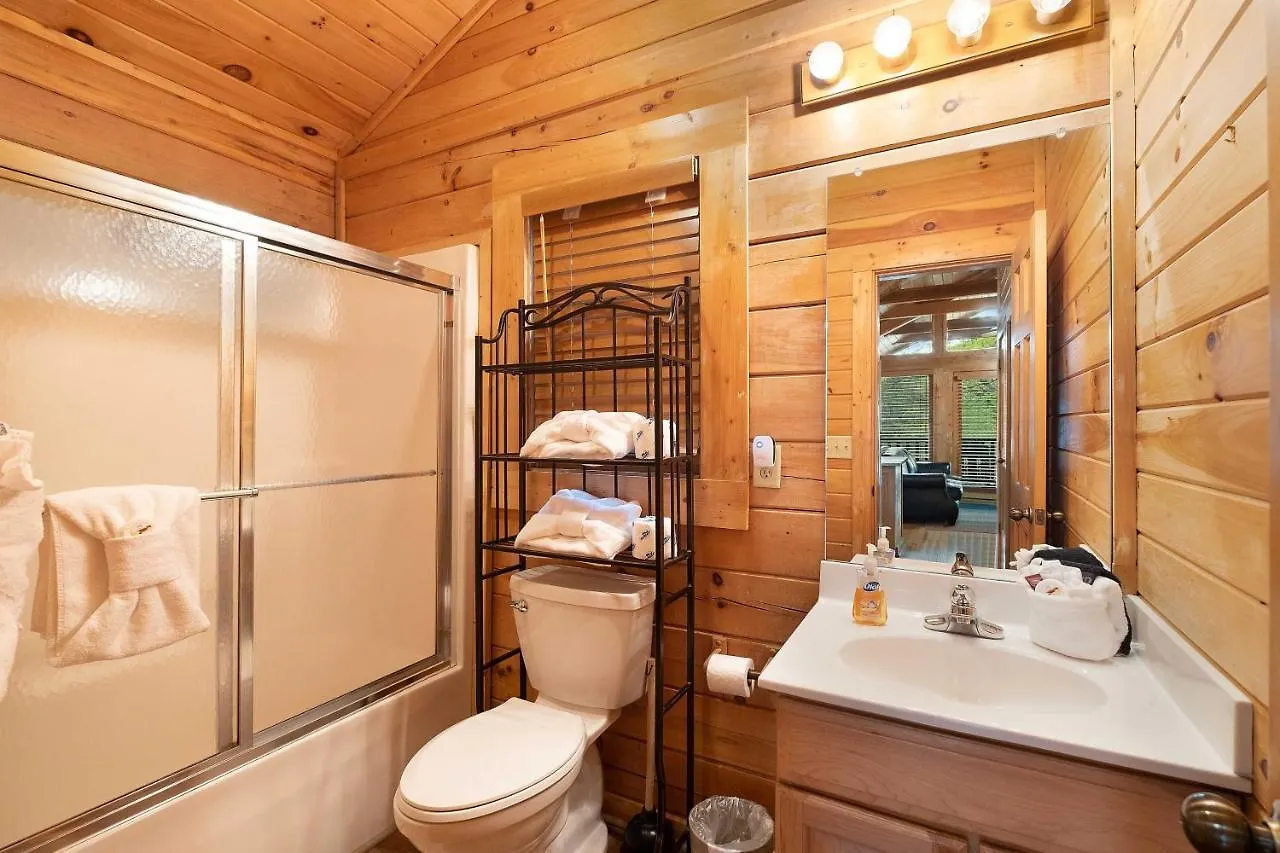 Holiday home Private Smoky Mtn Log With 2 Decks And Hot Tub! Pigeon Forge